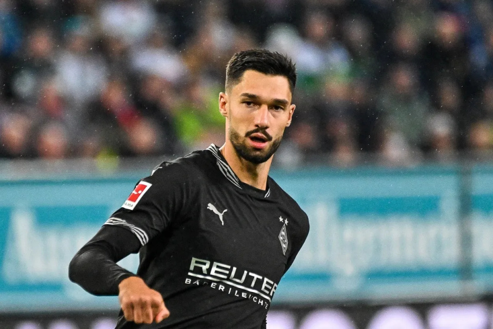 在使用三后, 的首秀中打